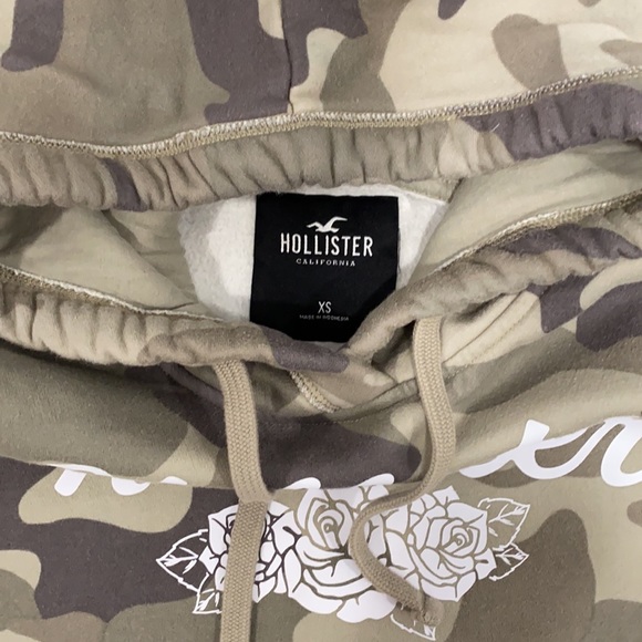 Hollister Hoodie - Picture 2 of 3